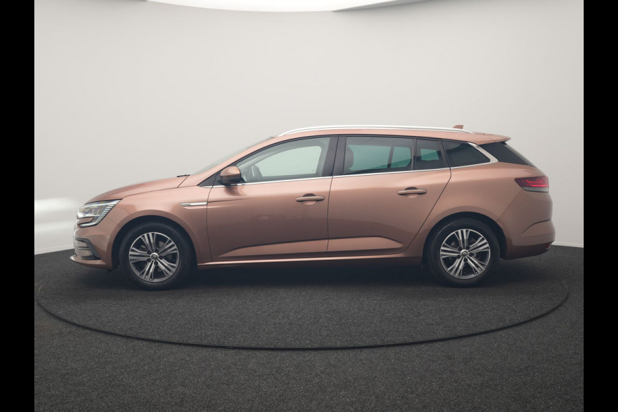 Renault Mégane Estate 1.3 TCe Intens 141pk | Trekhaak | Keyless Entry | Sfeerverlichting | LED Koplampen | Cruise Control | Navigatie | DAB | Lane Assist | Climate Control |