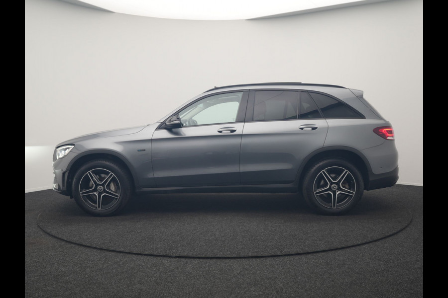 Mercedes-Benz GLC 300e 4MATIC Business Solution AMG PHEV 313pk Dealer O.H. | Trekhaak Af Fabriek | Panodak | Multi Beam LED | Alcantara Sportstoelen Verwarmd | Blis | Camera | Keyless | Sfeerverlichting | Apple Carplay | Navigatie | DAB | Cruise Control | Plug In Hybrid |