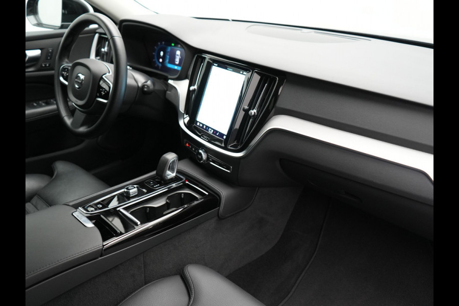 Volvo V60 T6 AWD Plus Bright PHEV 350pk Dealer O.H | Trekhaak Af Fabriek | Adaptive Cruise | Camera | Lederen Sportstoelen Memory & Verwarmd | Apple Carplay | Keyless | Google Assistant & Maps | Stuurverwarming | Pilot Assist | Virtual | Navigatie | DAB | 18"L.M | Plug In Hybrid |