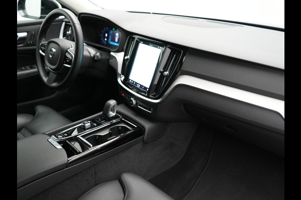 Volvo V60 T6 AWD Plus Bright PHEV 350pk Dealer O.H | Trekhaak Af Fabriek | Adaptive Cruise | Camera | Lederen Sportstoelen Memory & Verwarmd | Apple Carplay | Keyless | Google Assistant & Maps | Stuurverwarming | Pilot Assist | Virtual | Navigatie | DAB | 18"L.M | Plug In Hybrid |