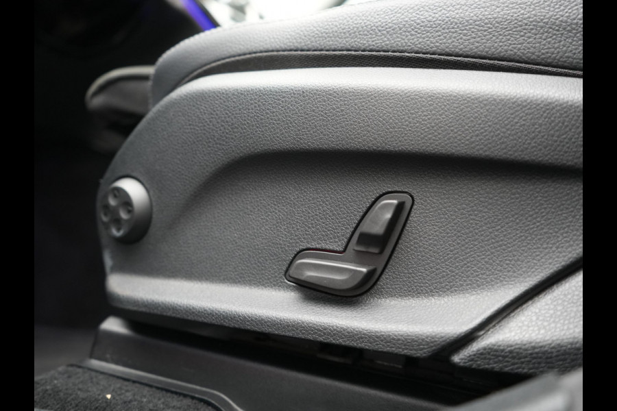 Mercedes-Benz GLC 300e 4MATIC Business Solution AMG PHEV 313pk Dealer O.H. | Trekhaak Af Fabriek | Panodak | Multi Beam LED | Alcantara Sportstoelen Verwarmd | Blis | Camera | Keyless | Sfeerverlichting | Apple Carplay | Navigatie | DAB | Cruise Control | Plug In Hybrid |