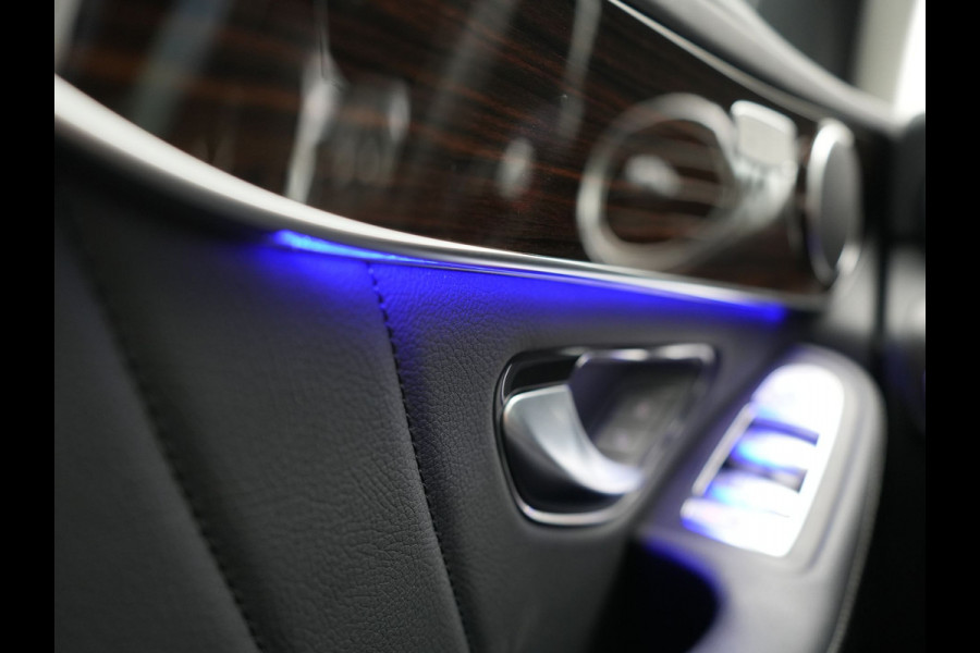 Mercedes-Benz GLC 300e 4MATIC Business Solution AMG PHEV 313pk Dealer O.H. | Trekhaak Af Fabriek | Panodak | Multi Beam LED | Alcantara Sportstoelen Verwarmd | Blis | Camera | Keyless | Sfeerverlichting | Apple Carplay | Navigatie | DAB | Cruise Control | Plug In Hybrid |