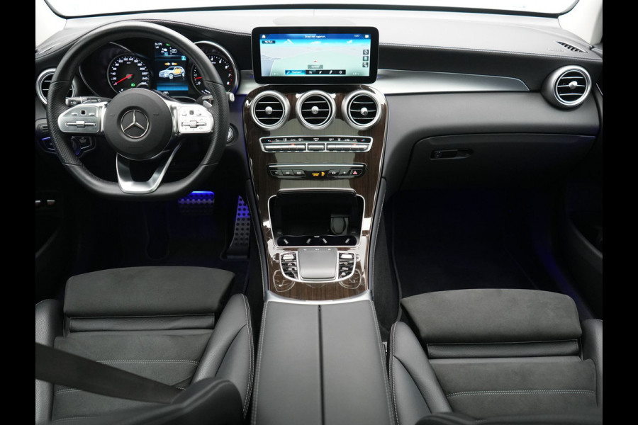 Mercedes-Benz GLC 300e 4MATIC Business Solution AMG PHEV 313pk Dealer O.H. | Trekhaak Af Fabriek | Panodak | Multi Beam LED | Alcantara Sportstoelen Verwarmd | Blis | Camera | Keyless | Sfeerverlichting | Apple Carplay | Navigatie | DAB | Cruise Control | Plug In Hybrid |
