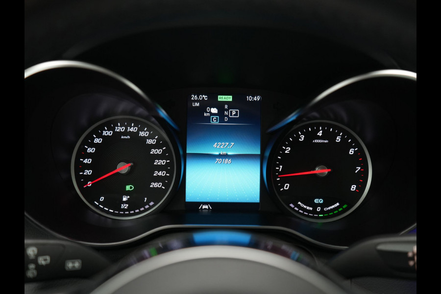 Mercedes-Benz GLC 300e 4MATIC Business Solution AMG PHEV 313pk Dealer O.H. | Trekhaak Af Fabriek | Panodak | Multi Beam LED | Alcantara Sportstoelen Verwarmd | Blis | Camera | Keyless | Sfeerverlichting | Apple Carplay | Navigatie | DAB | Cruise Control | Plug In Hybrid |