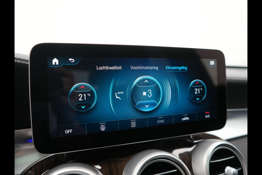 Mercedes-Benz GLC 300e 4MATIC Business Solution AMG PHEV 313pk Dealer O.H. | Trekhaak Af Fabriek | Panodak | Multi Beam LED | Alcantara Sportstoelen Verwarmd | Blis | Camera | Keyless | Sfeerverlichting | Apple Carplay | Navigatie | DAB | Cruise Control | Plug In Hybrid |
