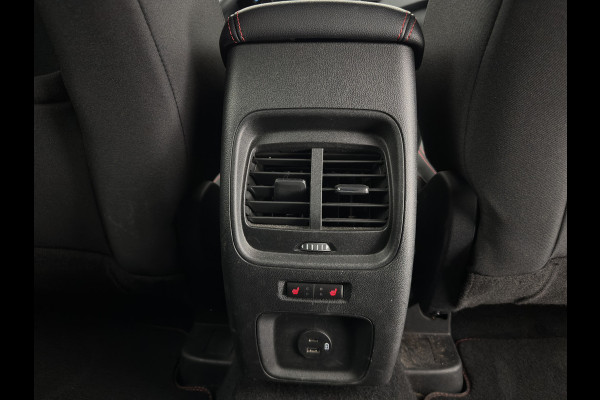 Ford Kuga 2.5 PHEV ST-Line (Plug-In) {SoH-86%} (INCL-BTW) Aut. *DIGI-COCKPIT | ADAPTIVE-CRUISE | BLINDSPOT | FULL-LED | KEYLESS | DAB | CARPLAY | NAVI-FULLMAP | HEATED-SPORTSEATS | PRIVACY-GLASS | 18"ALU*