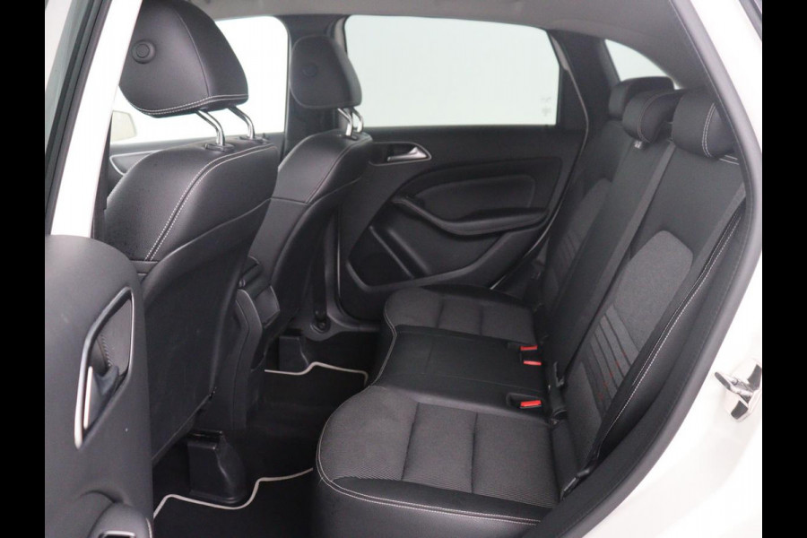 Mercedes-Benz B-klasse 180 Ambition | Half leder | Cruise control | Navigatie | Bluetooth | Airco | Camera | Park assist | Trekhaak