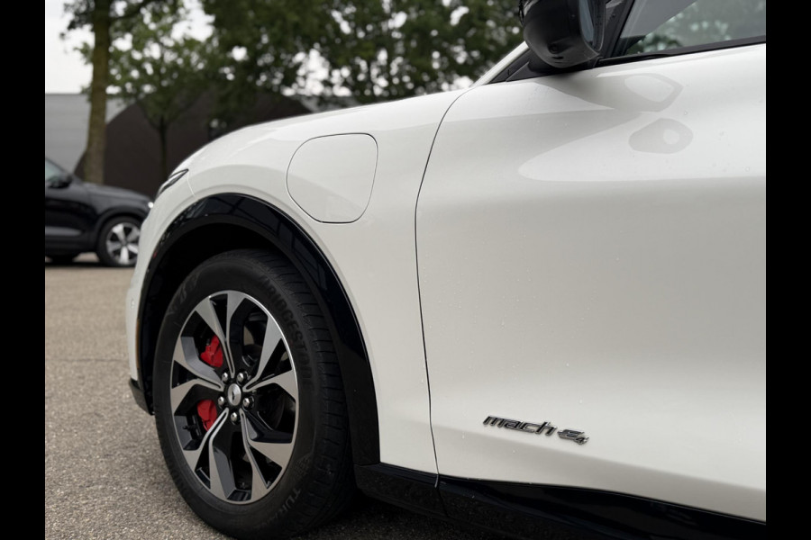 Ford Mustang Mach-E AWD 75 kWh SOH 93% ORIGINEEL NL AUTO MET NAP | B&O PREMIUM AUDIO | LEREN BEKLEDING | 360° CAMERA | ELEKTRISCHE STOELEN MET GEHEUGEN | TECHNOLOGY PACK | WINTERPAKKET | ADAPTIVE CRUISE CONTROL | DODEHOEKDETECTIE | FORD DEALER ONDERHOUDEN | ALL-IN PRIJS INCL. 12 MND BOVAG GARANTIE |