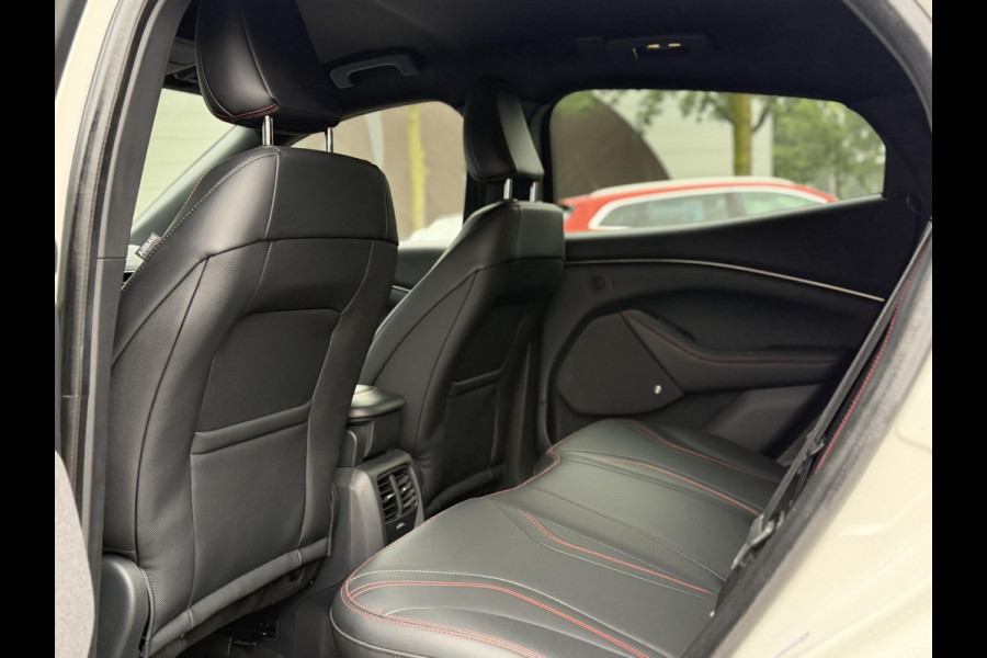 Ford Mustang Mach-E AWD 75 kWh SOH 93% ORIGINEEL NL AUTO MET NAP | B&O PREMIUM AUDIO | LEREN BEKLEDING | 360° CAMERA | ELEKTRISCHE STOELEN MET GEHEUGEN | TECHNOLOGY PACK | WINTERPAKKET | ADAPTIVE CRUISE CONTROL | DODEHOEKDETECTIE | FORD DEALER ONDERHOUDEN | ALL-IN PRIJS INCL. 12 MND BOVAG GARANTIE |