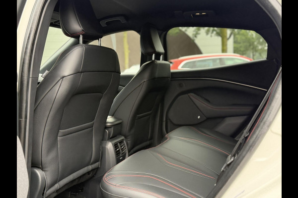 Ford Mustang Mach-E AWD 75 kWh SOH 93% ORIGINEEL NL AUTO MET NAP | B&O PREMIUM AUDIO | LEREN BEKLEDING | 360° CAMERA | ELEKTRISCHE STOELEN MET GEHEUGEN | TECHNOLOGY PACK | WINTERPAKKET | ADAPTIVE CRUISE CONTROL | DODEHOEKDETECTIE | FORD DEALER ONDERHOUDEN | ALL-IN PRIJS INCL. 12 MND BOVAG GARANTIE |