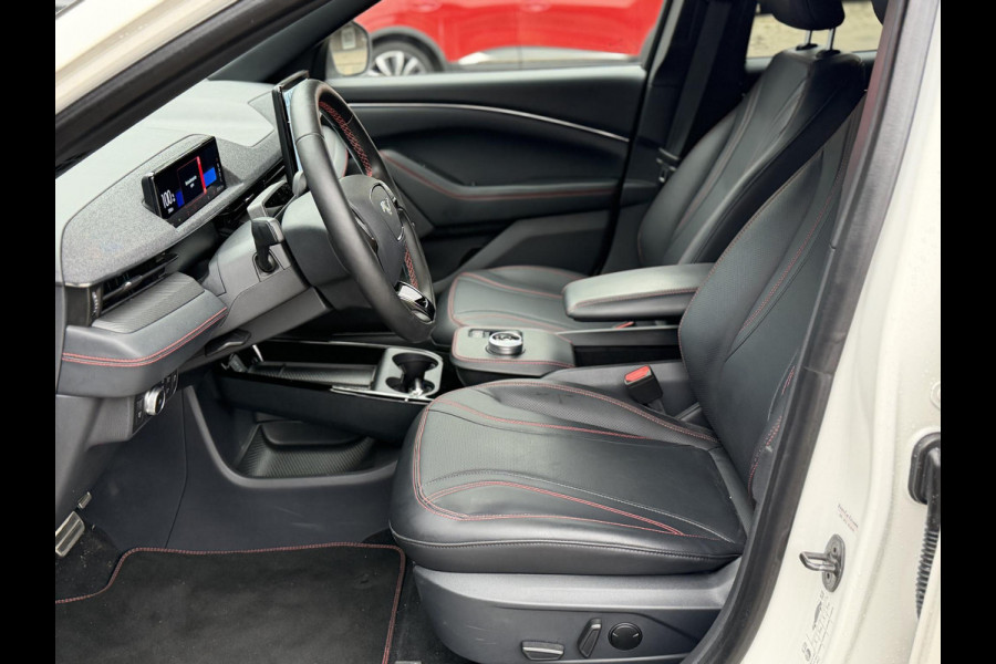 Ford Mustang Mach-E AWD 75 kWh SOH 93% ORIGINEEL NL AUTO MET NAP | B&O PREMIUM AUDIO | LEREN BEKLEDING | 360° CAMERA | ELEKTRISCHE STOELEN MET GEHEUGEN | TECHNOLOGY PACK | WINTERPAKKET | ADAPTIVE CRUISE CONTROL | DODEHOEKDETECTIE | FORD DEALER ONDERHOUDEN | ALL-IN PRIJS INCL. 12 MND BOVAG GARANTIE |