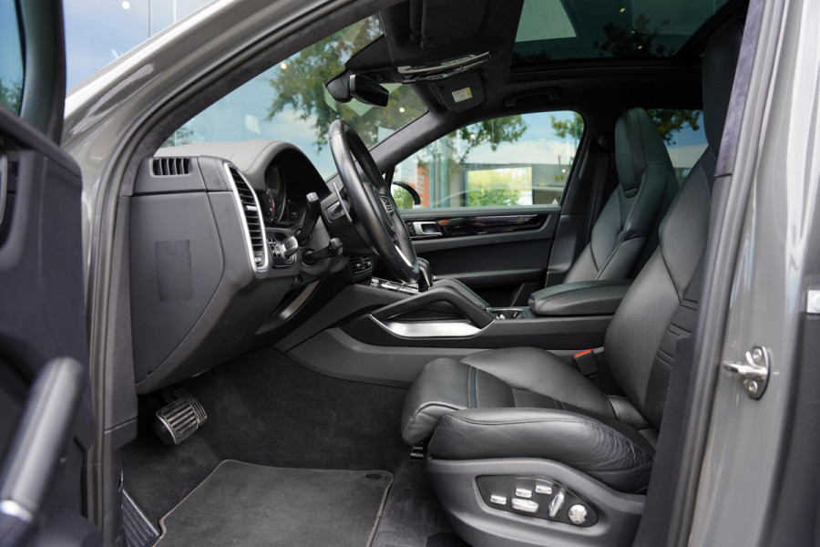 Porsche Cayenne 4.0 Turbo S E-Hybrid / Keramische Remmen / Sport Chrono