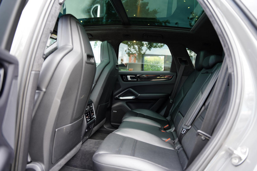 Porsche Cayenne 4.0 Turbo S E-Hybrid / Keramische Remmen / Sport Chrono
