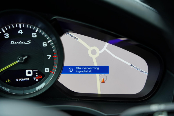 Porsche Cayenne 4.0 Turbo S E-Hybrid / Keramische Remmen / Sport Chrono