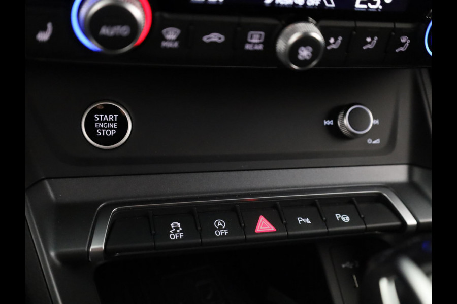 Audi Q3 35 TFSI S edition Competition 150pk | Stoelverwarming | Keyless | 360 camera | inklapbare spiegels