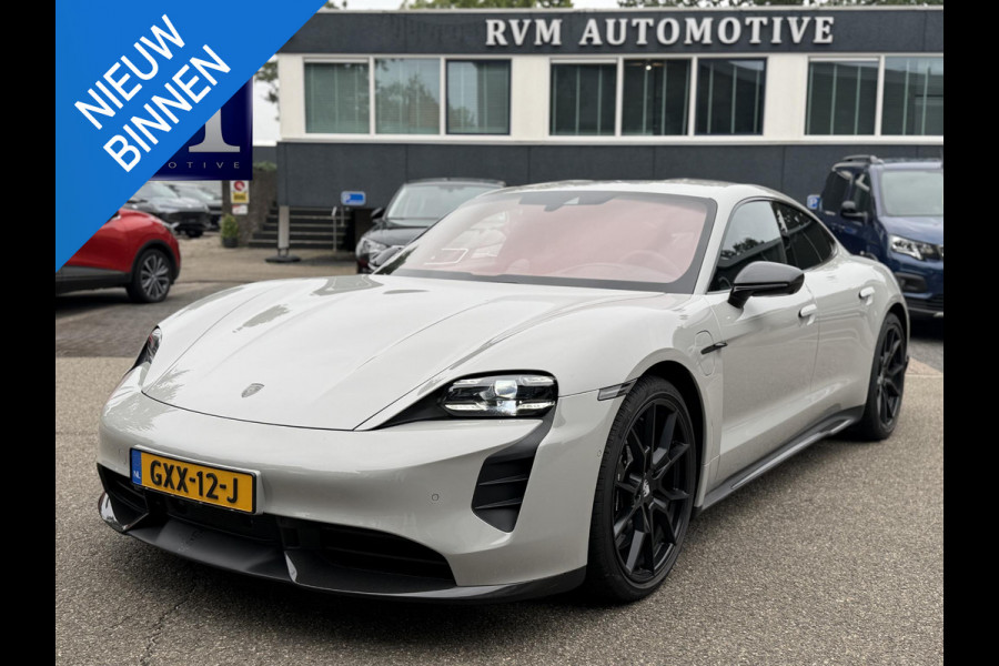 Porsche Taycan Turbo 93 kWh SOH 91% | SPORT CHRONO | HEAD-UP | CARBON PAKKET | ALCANTARA STOELEN + HEMEL | DUAL SCHERM | PSCB KERAMISCH GECOATE REMMEN | BURMESTER PREMIUM AUDIO | STOELVERWARMING + STUURWIELVERWARMING | STOELVENTILATIE | MEMORY SEATS | PORSCHE DEALER ONDERHOUDEN | 360° CAMERA | VERKEERT IN NIEUWSTAAT | ALL-IN PRIJS | 12 MAANDEN BOVAG GARANTIE