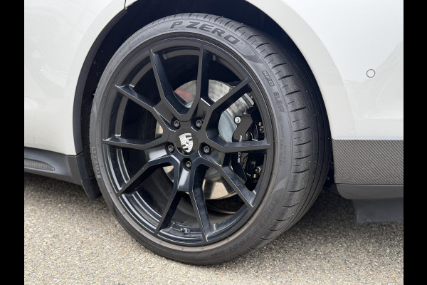 Porsche Taycan Turbo 93 kWh SOH 91% | SPORT CHRONO | HEAD-UP | CARBON PAKKET | ALCANTARA STOELEN + HEMEL | DUAL SCHERM | PSCB KERAMISCH GECOATE REMMEN | BURMESTER PREMIUM AUDIO | STOELVERWARMING + STUURWIELVERWARMING | STOELVENTILATIE | MEMORY SEATS | PORSCHE DEALER ONDERHOUDEN | 360° CAMERA | VERKEERT IN NIEUWSTAAT | ALL-IN PRIJS | 12 MAANDEN BOVAG GARANTIE