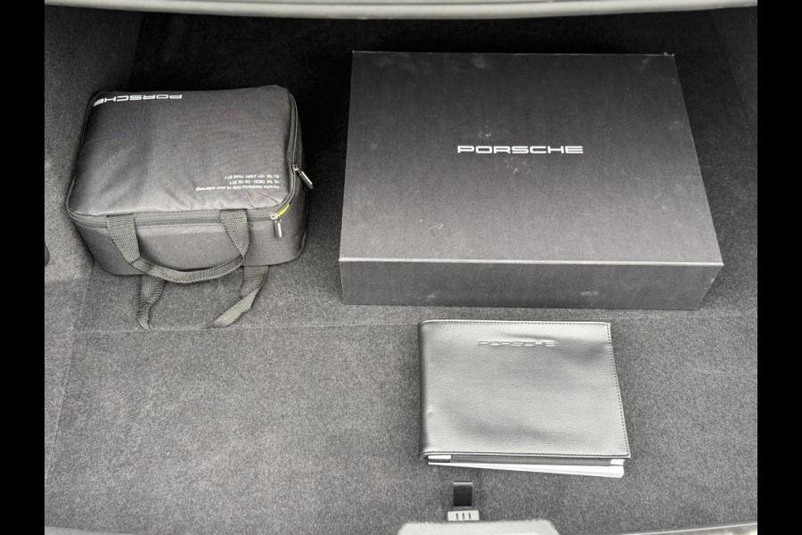 Porsche Taycan Turbo 93 kWh SOH 91% | SPORT CHRONO | HEAD-UP | CARBON PAKKET | ALCANTARA STOELEN + HEMEL | DUAL SCHERM | PSCB KERAMISCH GECOATE REMMEN | BURMESTER PREMIUM AUDIO | STOELVERWARMING + STUURWIELVERWARMING | STOELVENTILATIE | MEMORY SEATS | PORSCHE DEALER ONDERHOUDEN | 360° CAMERA | VERKEERT IN NIEUWSTAAT | ALL-IN PRIJS | 12 MAANDEN BOVAG GARANTIE