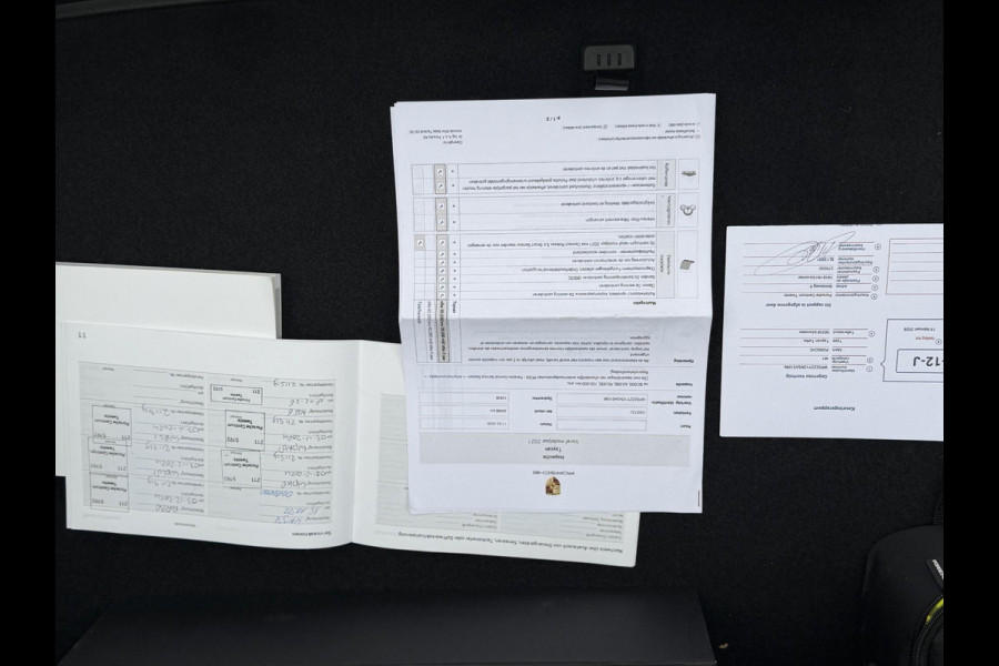 Porsche Taycan Turbo 93 kWh SOH 91% | SPORT CHRONO | HEAD-UP | CARBON PAKKET | ALCANTARA STOELEN + HEMEL | DUAL SCHERM | PSCB KERAMISCH GECOATE REMMEN | BURMESTER PREMIUM AUDIO | STOELVERWARMING + STUURWIELVERWARMING | STOELVENTILATIE | MEMORY SEATS | PORSCHE DEALER ONDERHOUDEN | 360° CAMERA | VERKEERT IN NIEUWSTAAT | ALL-IN PRIJS | 12 MAANDEN BOVAG GARANTIE