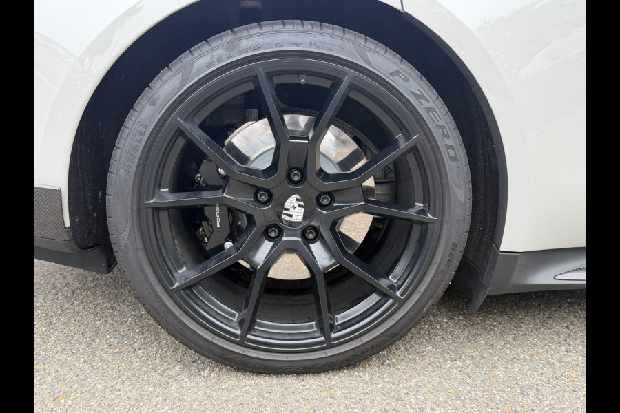 Porsche Taycan Turbo 93 kWh SOH 91% | SPORT CHRONO | HEAD-UP | CARBON PAKKET | ALCANTARA STOELEN + HEMEL | DUAL SCHERM | PSCB KERAMISCH GECOATE REMMEN | BURMESTER PREMIUM AUDIO | STOELVERWARMING + STUURWIELVERWARMING | STOELVENTILATIE | MEMORY SEATS | PORSCHE DEALER ONDERHOUDEN | 360° CAMERA | VERKEERT IN NIEUWSTAAT | ALL-IN PRIJS | 12 MAANDEN BOVAG GARANTIE