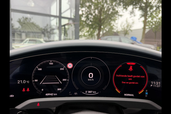 Porsche Taycan Turbo 93 kWh SOH 91% | SPORT CHRONO | HEAD-UP | CARBON PAKKET | ALCANTARA STOELEN + HEMEL | DUAL SCHERM | PSCB KERAMISCH GECOATE REMMEN | BURMESTER PREMIUM AUDIO | STOELVERWARMING + STUURWIELVERWARMING | STOELVENTILATIE | MEMORY SEATS | PORSCHE DEALER ONDERHOUDEN | 360° CAMERA | VERKEERT IN NIEUWSTAAT | ALL-IN PRIJS | 12 MAANDEN BOVAG GARANTIE