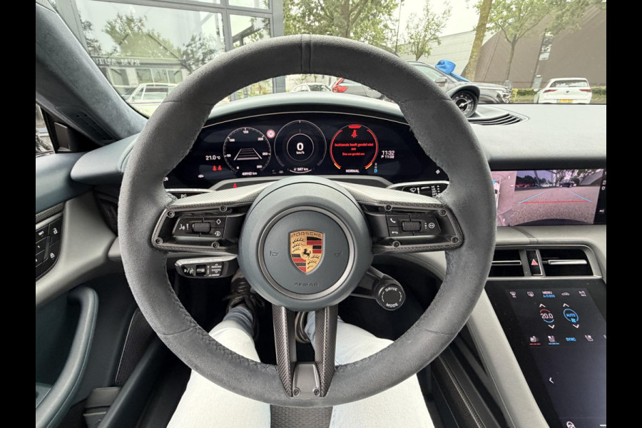 Porsche Taycan Turbo 93 kWh SOH 91% | SPORT CHRONO | HEAD-UP | CARBON PAKKET | ALCANTARA STOELEN + HEMEL | DUAL SCHERM | PSCB KERAMISCH GECOATE REMMEN | BURMESTER PREMIUM AUDIO | STOELVERWARMING + STUURWIELVERWARMING | STOELVENTILATIE | MEMORY SEATS | PORSCHE DEALER ONDERHOUDEN | 360° CAMERA | VERKEERT IN NIEUWSTAAT | ALL-IN PRIJS | 12 MAANDEN BOVAG GARANTIE