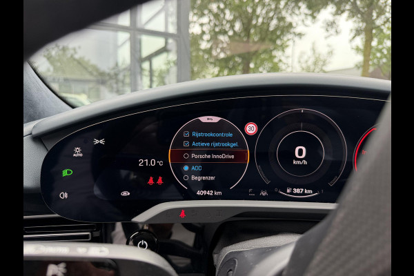 Porsche Taycan Turbo 93 kWh SOH 91% | SPORT CHRONO | HEAD-UP | CARBON PAKKET | ALCANTARA STOELEN + HEMEL | DUAL SCHERM | PSCB KERAMISCH GECOATE REMMEN | BURMESTER PREMIUM AUDIO | STOELVERWARMING + STUURWIELVERWARMING | STOELVENTILATIE | MEMORY SEATS | PORSCHE DEALER ONDERHOUDEN | 360° CAMERA | VERKEERT IN NIEUWSTAAT | ALL-IN PRIJS | 12 MAANDEN BOVAG GARANTIE