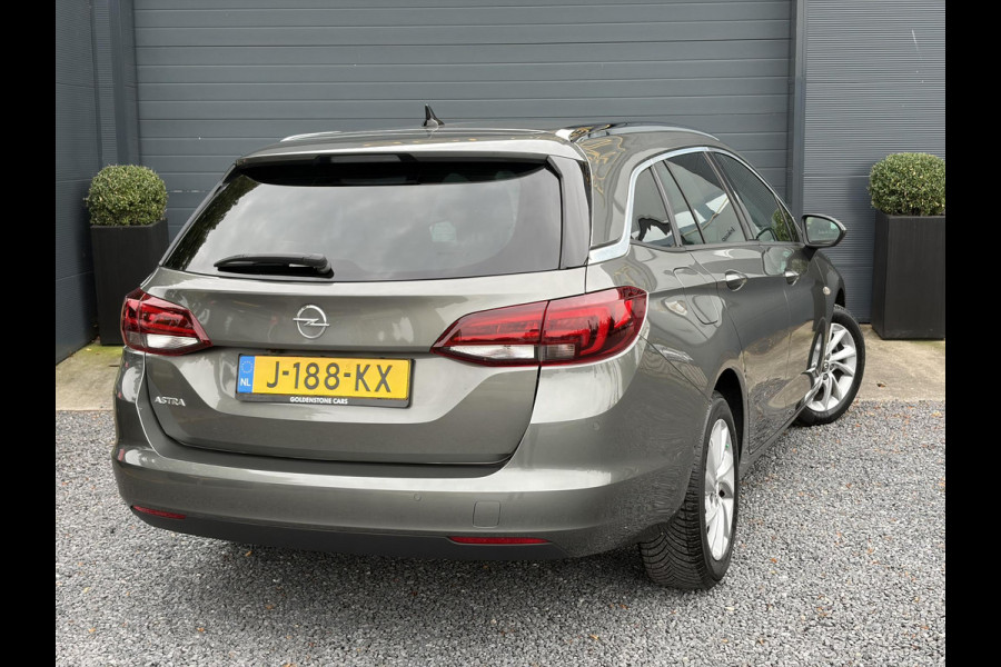 Opel Astra Sports Tourer 1.2 Elegance ✓131pk✓2e Eigenaar✓Camera✓Carplay✓6 Bak✓Stoelverw✓Stuurverw✓Pdc V+A✓Recent beurt gehad✓Clima✓Cruise✓Halfleder✓Keyless✓N.A.P✓Lm velgen✓Rijstrooksensor✓Apk tot 07-2027
