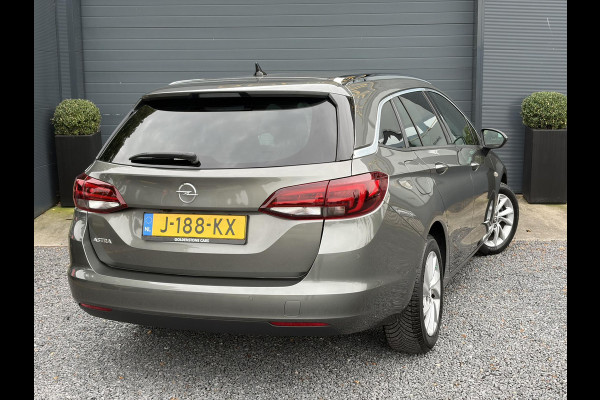 Opel Astra Sports Tourer 1.2 Elegance ✓131pk✓2e Eigenaar✓Camera✓Carplay✓6 Bak✓Stoelverw✓Stuurverw✓Pdc V+A✓Recent beurt gehad✓Clima✓Cruise✓Halfleder✓Keyless✓N.A.P✓Lm velgen✓Rijstrooksensor✓Apk tot 07-2027