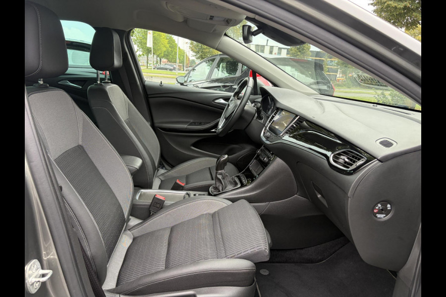Opel Astra Sports Tourer 1.2 Elegance ✓131pk✓2e Eigenaar✓Camera✓Carplay✓6 Bak✓Stoelverw✓Stuurverw✓Pdc V+A✓Recent beurt gehad✓Clima✓Cruise✓Halfleder✓Keyless✓N.A.P✓Lm velgen✓Rijstrooksensor✓Apk tot 07-2027