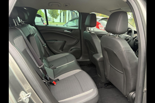 Opel Astra Sports Tourer 1.2 Elegance ✓131pk✓2e Eigenaar✓Camera✓Carplay✓6 Bak✓Stoelverw✓Stuurverw✓Pdc V+A✓Recent beurt gehad✓Clima✓Cruise✓Halfleder✓Keyless✓N.A.P✓Lm velgen✓Rijstrooksensor✓Apk tot 07-2027