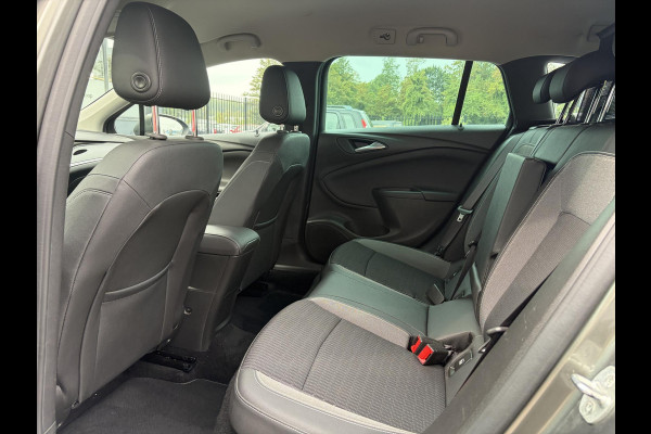 Opel Astra Sports Tourer 1.2 Elegance ✓131pk✓2e Eigenaar✓Camera✓Carplay✓6 Bak✓Stoelverw✓Stuurverw✓Pdc V+A✓Recent beurt gehad✓Clima✓Cruise✓Halfleder✓Keyless✓N.A.P✓Lm velgen✓Rijstrooksensor✓Apk tot 07-2027