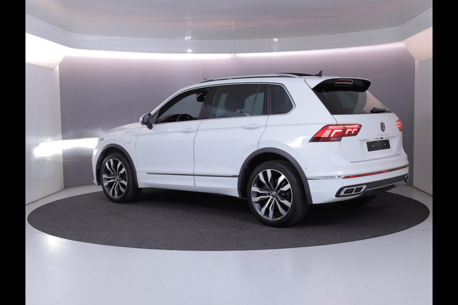 Volkswagen Tiguan 1.4 TSI eHybrid R-Line Business 245 pk Automaat (DSG) | Private lease vanaf €766 | Navigatie | Panoramadak | Park assist | Rondomzicht camera | Head-up display | Lederen bekleding | Elektr. voorstoelen met geheugen | R-Line |