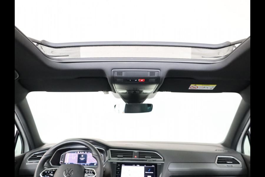 Volkswagen Tiguan 1.4 TSI eHybrid R-Line Business 245 pk Automaat (DSG) | Private lease vanaf €766 | Navigatie | Panoramadak | Park assist | Rondomzicht camera | Head-up display | Lederen bekleding | Elektr. voorstoelen met geheugen | R-Line |
