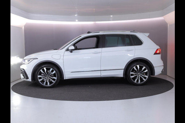 Volkswagen Tiguan 1.4 TSI eHybrid R-Line Business 245 pk Automaat (DSG) | Private lease vanaf €766 | Navigatie | Panoramadak | Park assist | Rondomzicht camera | Head-up display | Lederen bekleding | Elektr. voorstoelen met geheugen | R-Line |