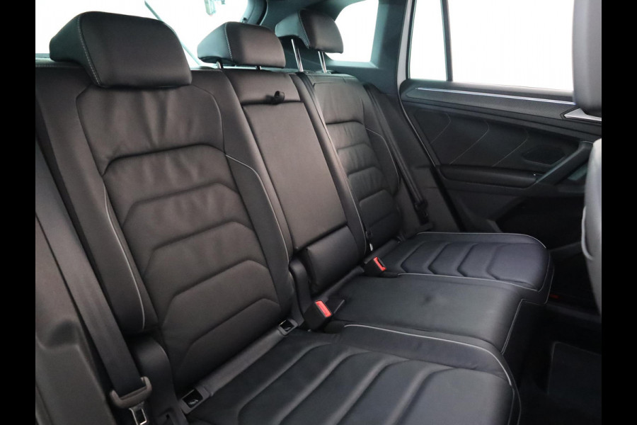 Volkswagen Tiguan 1.4 TSI eHybrid R-Line Business 245 pk Automaat (DSG) | Private lease vanaf €766 | Navigatie | Panoramadak | Park assist | Rondomzicht camera | Head-up display | Lederen bekleding | Elektr. voorstoelen met geheugen | R-Line |