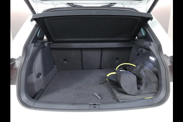 Volkswagen Tiguan 1.4 TSI eHybrid R-Line Business 245 pk Automaat (DSG) | Private lease vanaf €766 | Navigatie | Panoramadak | Park assist | Rondomzicht camera | Head-up display | Lederen bekleding | Elektr. voorstoelen met geheugen | R-Line |