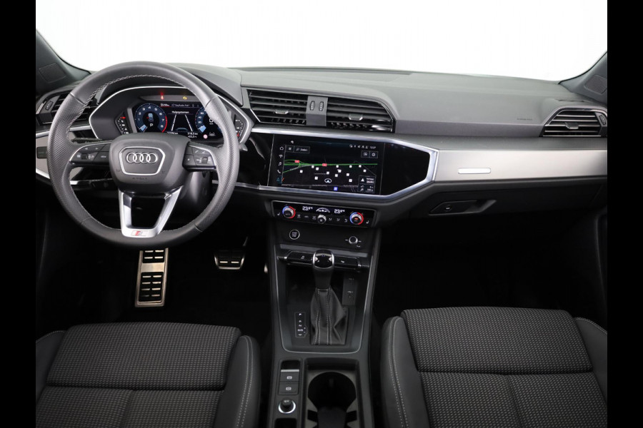 Audi Q3 35 TFSI S edition Competition 150pk | Stoelverwarming | Keyless | 360 camera | inklapbare spiegels