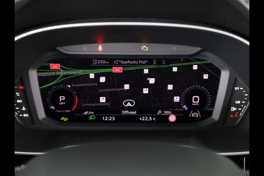 Audi Q3 35 TFSI S edition Competition 150pk | Stoelverwarming | Keyless | 360 camera | inklapbare spiegels