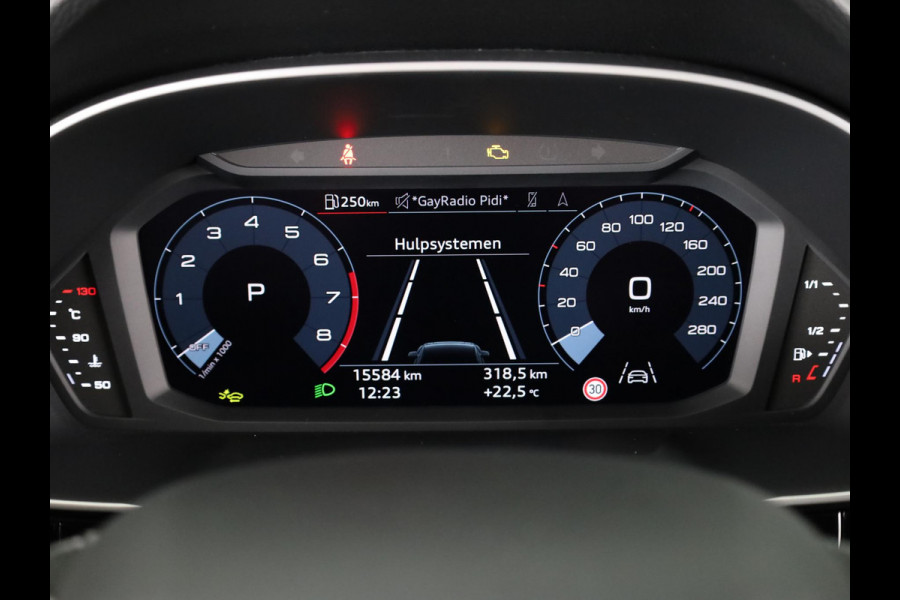 Audi Q3 35 TFSI S edition Competition 150pk | Stoelverwarming | Keyless | 360 camera | inklapbare spiegels