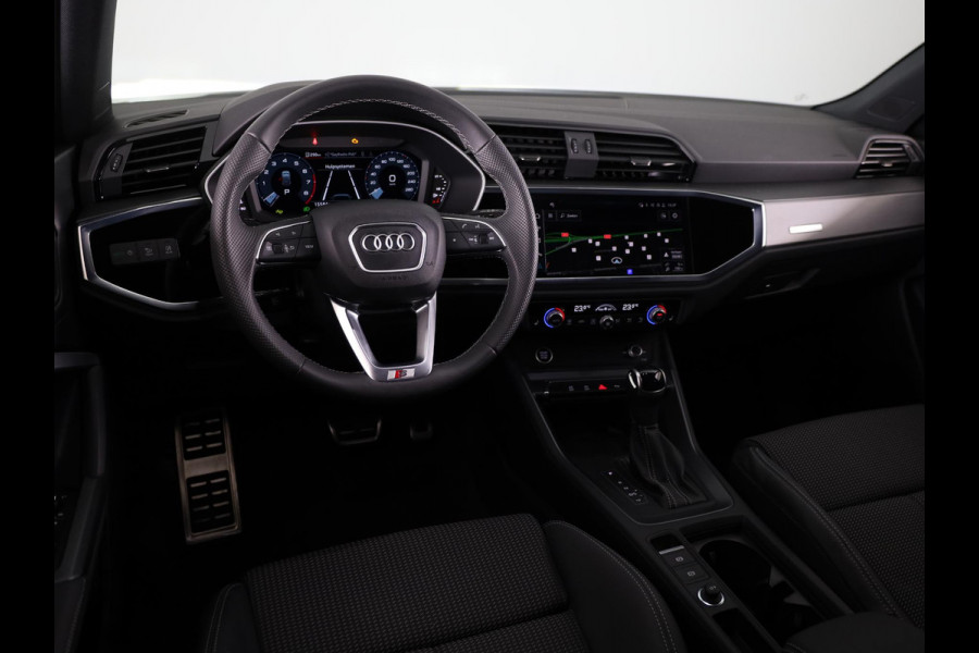 Audi Q3 35 TFSI S edition Competition 150pk | Stoelverwarming | Keyless | 360 camera | inklapbare spiegels