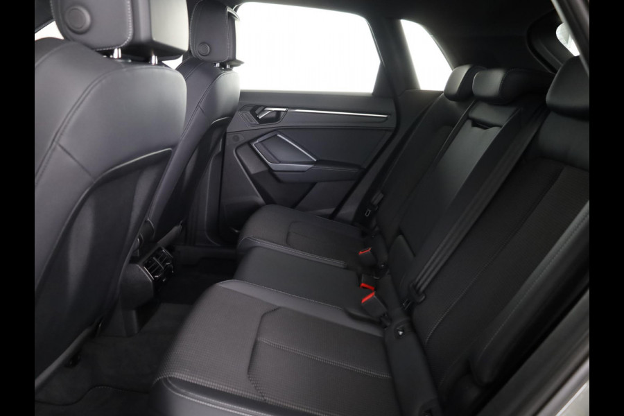Audi Q3 35 TFSI S edition Competition 150pk | Stoelverwarming | Keyless | 360 camera | inklapbare spiegels