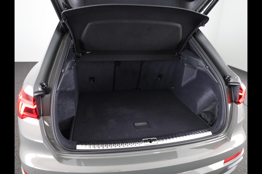 Audi Q3 35 TFSI S edition Competition 150pk | Stoelverwarming | Keyless | 360 camera | inklapbare spiegels