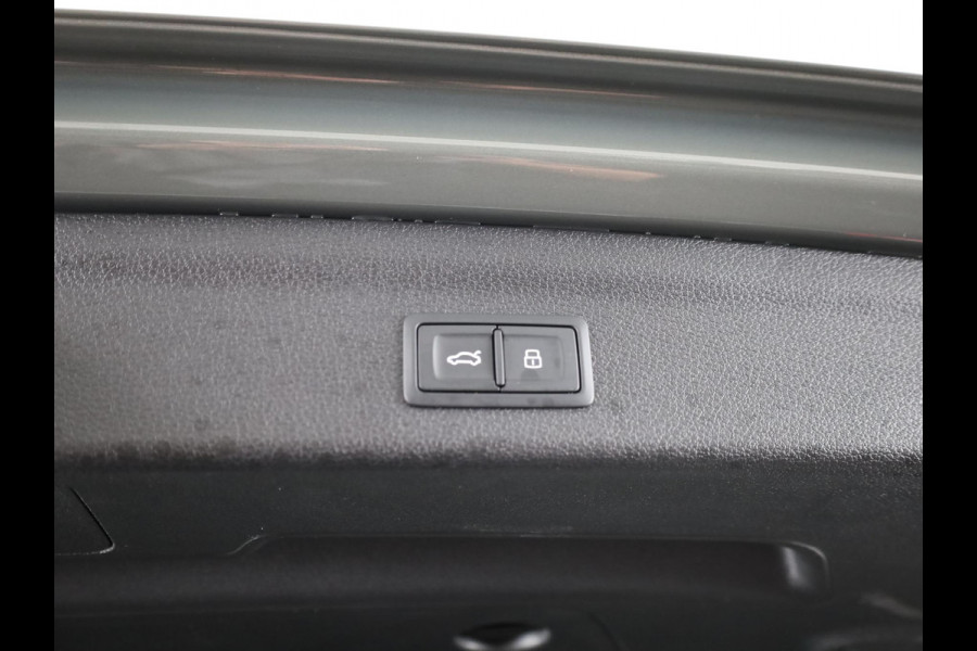 Audi Q3 35 TFSI S edition Competition 150pk | Stoelverwarming | Keyless | 360 camera | inklapbare spiegels