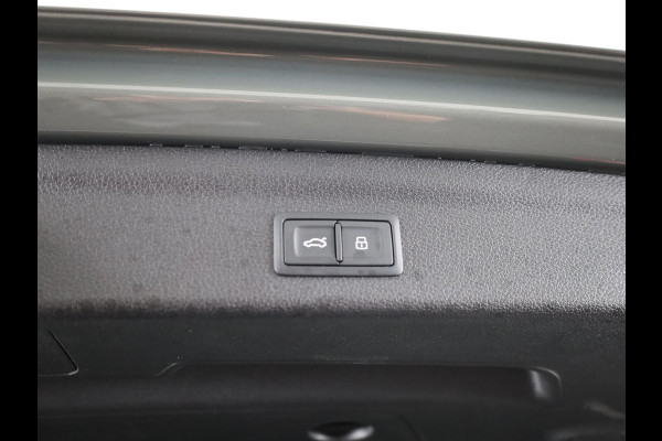 Audi Q3 35 TFSI S edition Competition 150pk | Stoelverwarming | Keyless | 360 camera | inklapbare spiegels