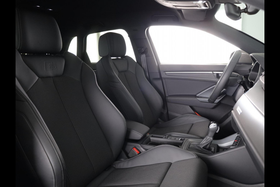 Audi Q3 35 TFSI S edition Competition 150pk | Stoelverwarming | Keyless | 360 camera | inklapbare spiegels