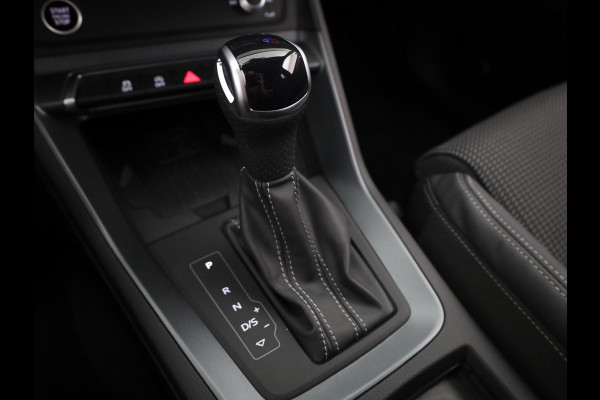 Audi Q3 35 TFSI S edition Competition 150pk | Stoelverwarming | Keyless | 360 camera | inklapbare spiegels