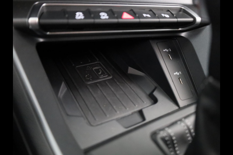 Audi Q3 35 TFSI S edition Competition 150pk | Stoelverwarming | Keyless | 360 camera | inklapbare spiegels