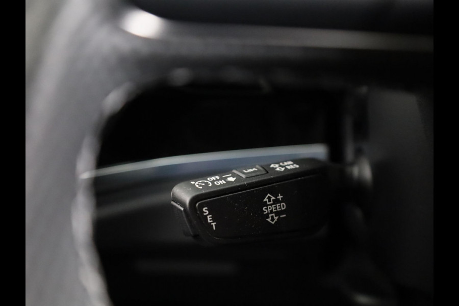 Audi Q3 35 TFSI S edition Competition 150pk | Stoelverwarming | Keyless | 360 camera | inklapbare spiegels