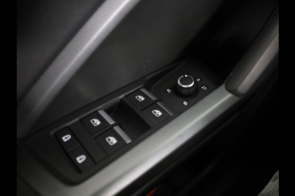 Audi Q3 35 TFSI S edition Competition 150pk | Stoelverwarming | Keyless | 360 camera | inklapbare spiegels